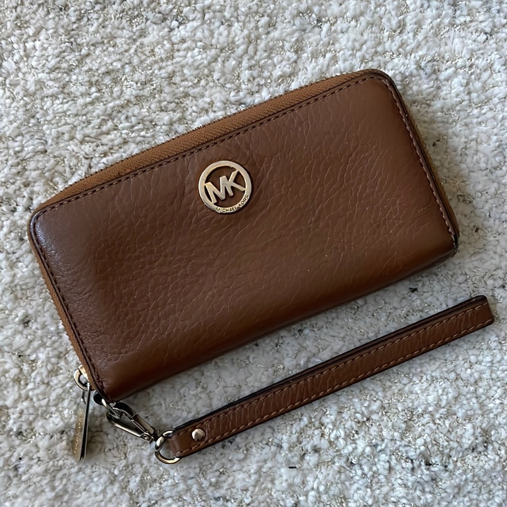 Micheal Kors Wristlet Wallet